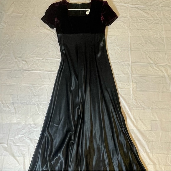 Exclusively Gantos,long maxi evening dress,velvet upper section. - Picture 7 of 10